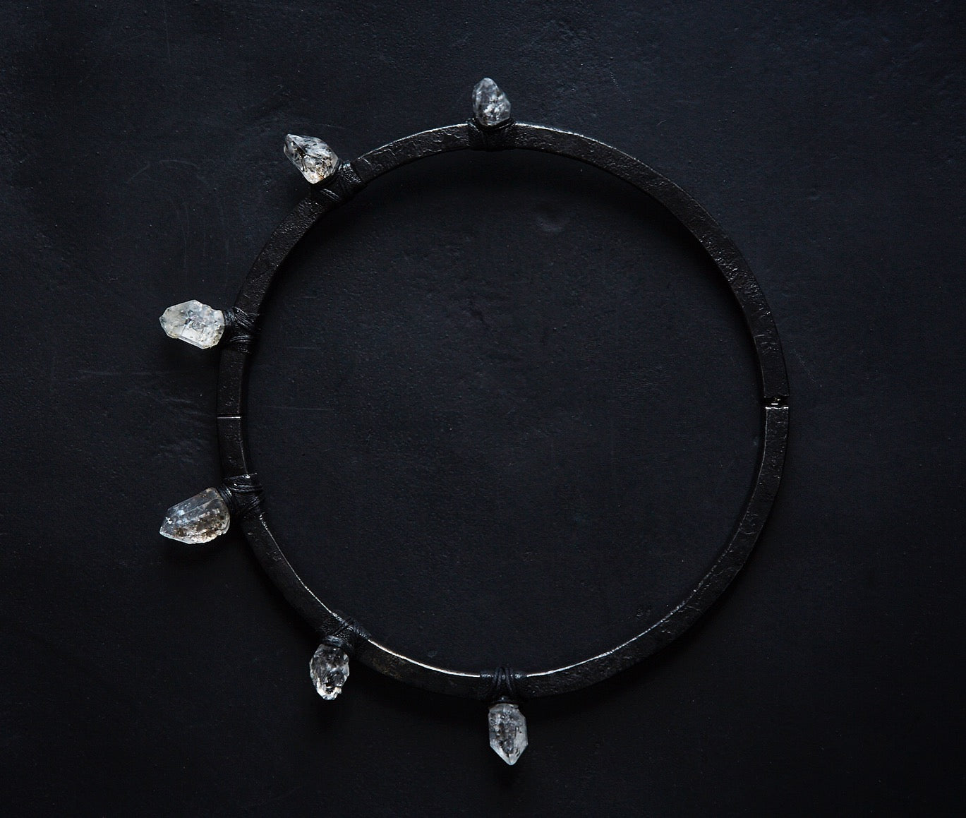 CRYSTAL & IRON CHOKER I