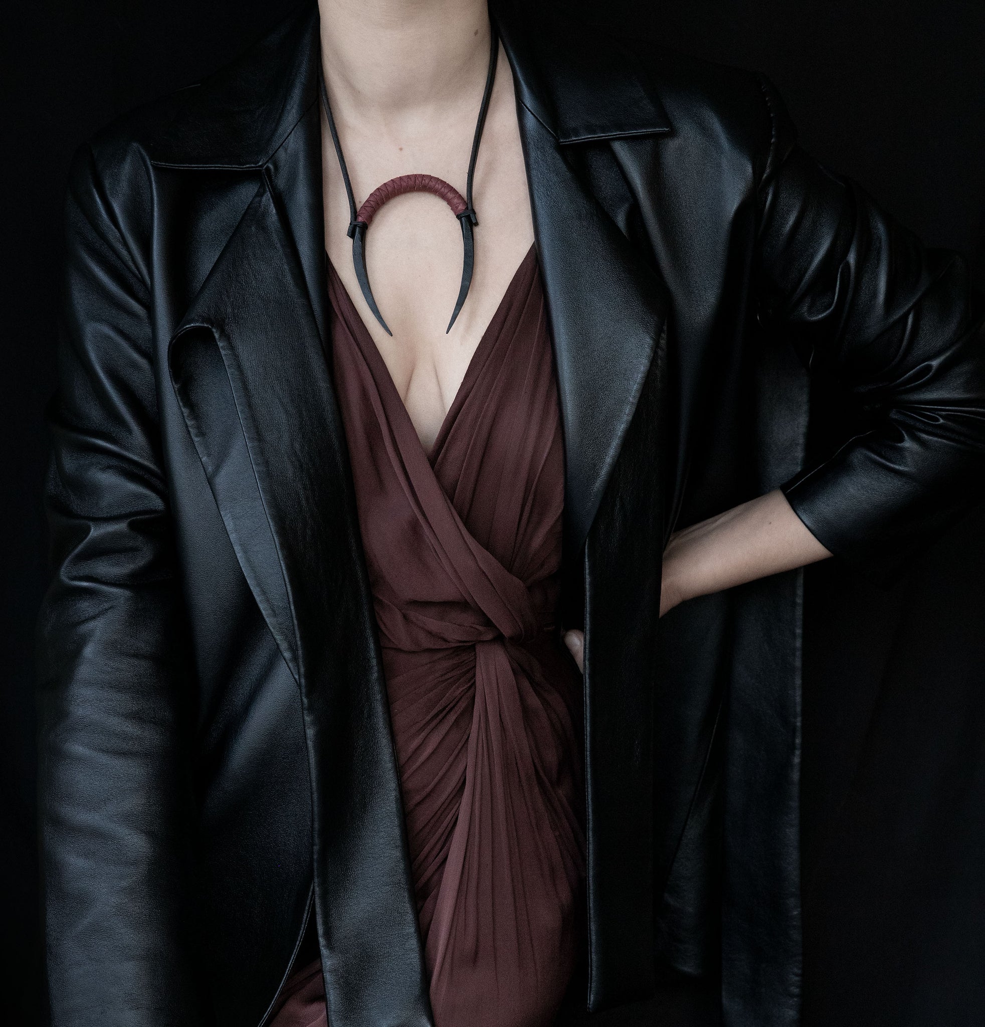 CURVED IRON NECKLACE