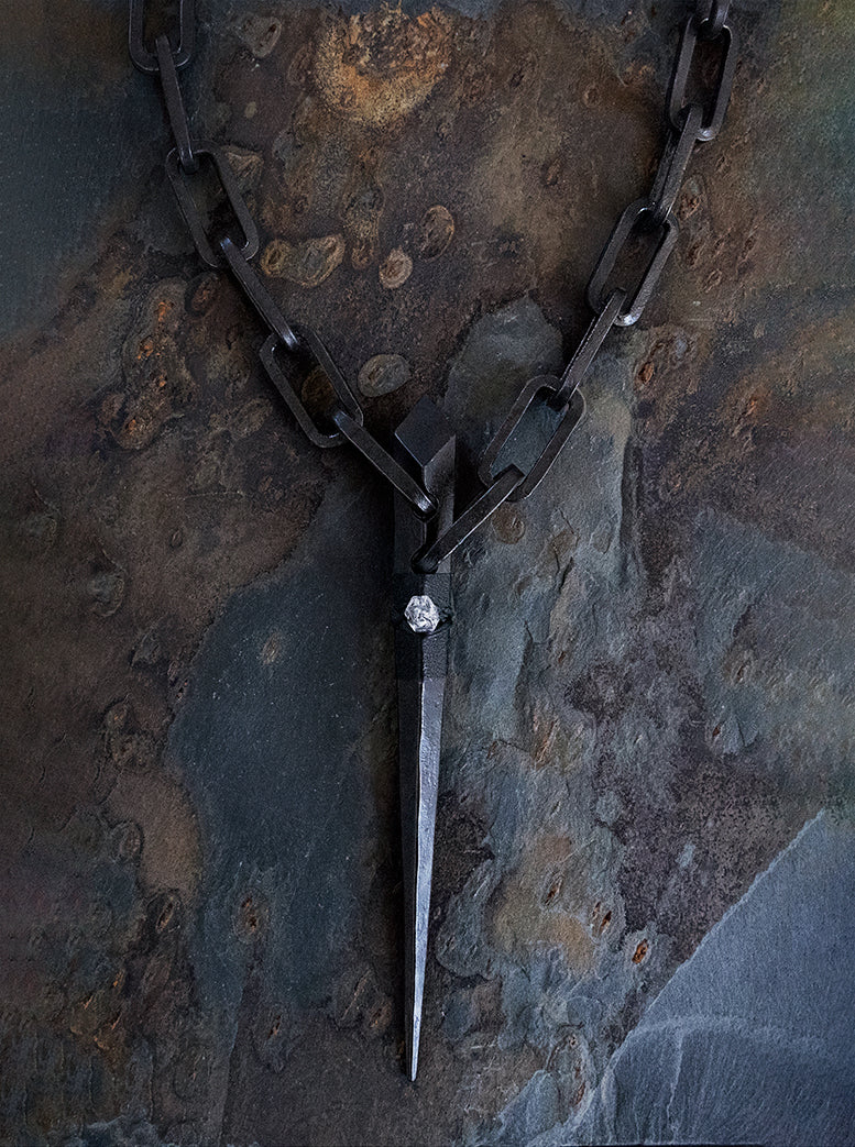 SINGLE SPEAR CHOKER