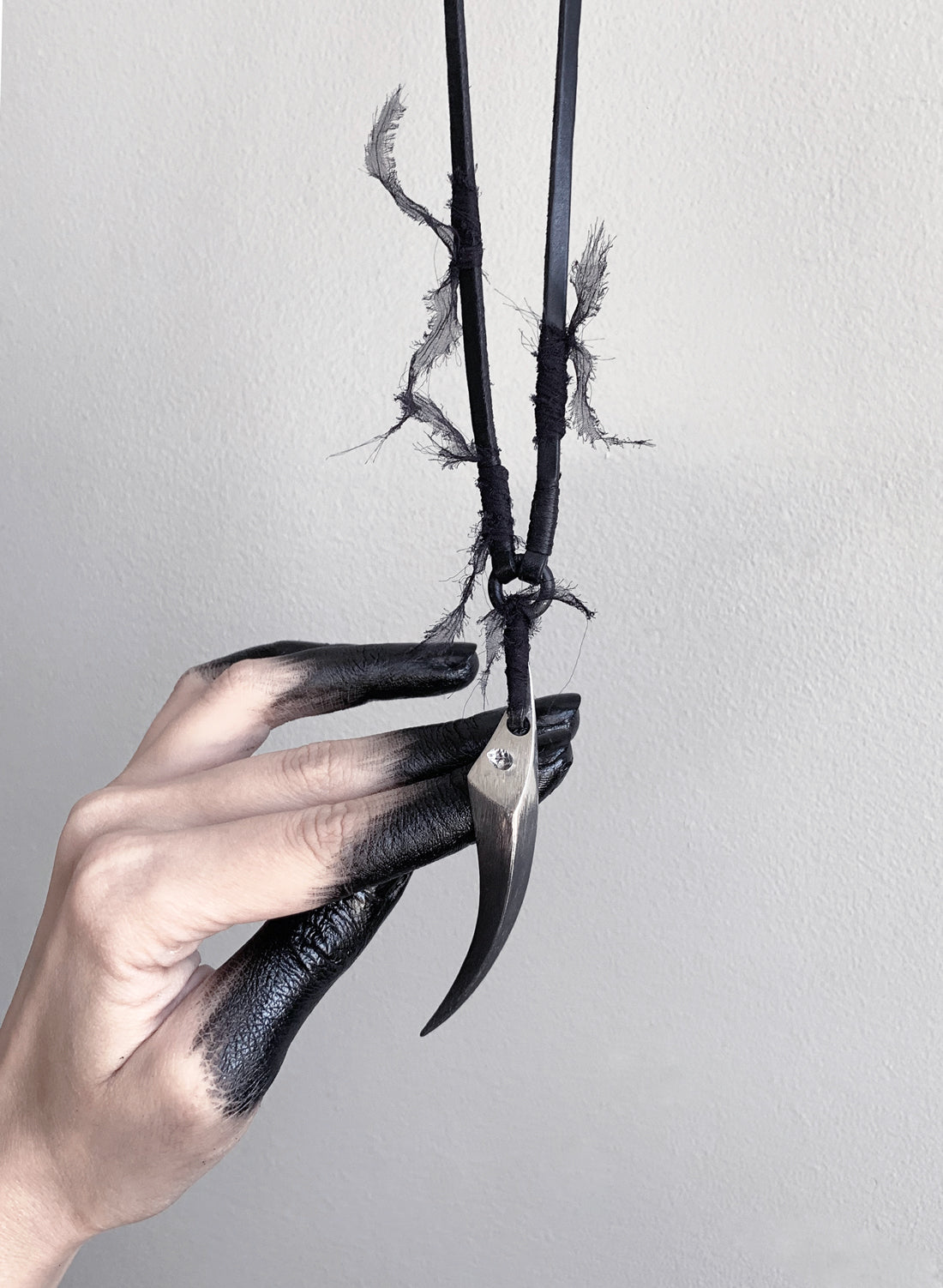 SILVER SILK CLAW NECKLACE